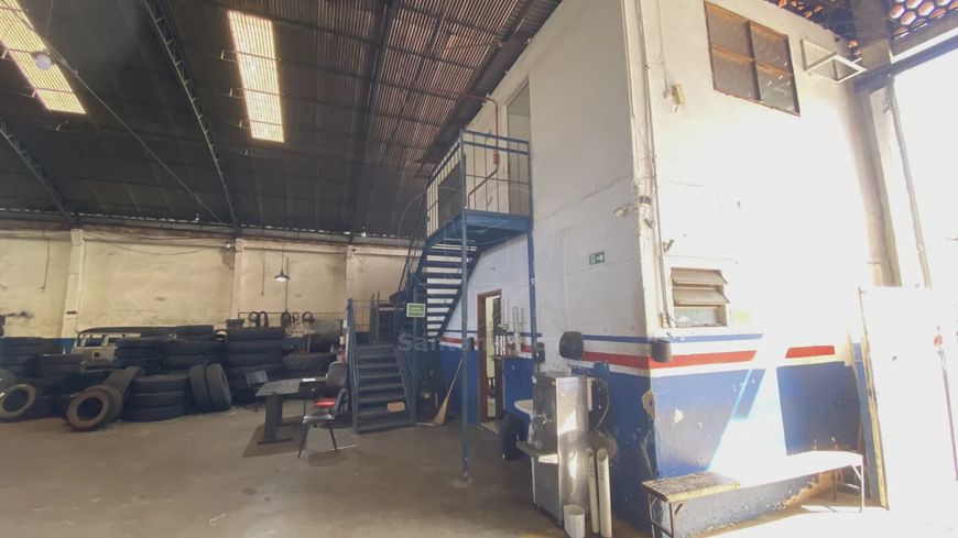Barracão de 1.228m² à venda na região Leste de Londrina