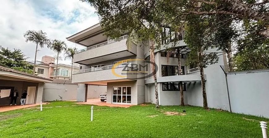 Casa à venda no Condomínio Pitanguá, Alto padrão, 04 suítes (02 demi), Área gourmet, Armários plane