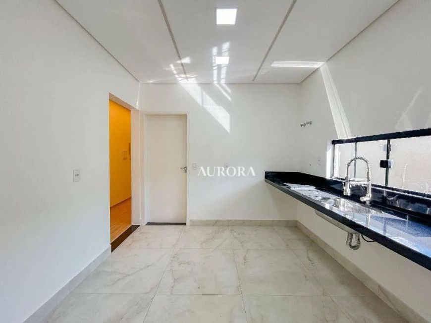 Linda casa térrea à venda - com 147m² de área útil, sendo 3 suítes - 1 master, Condomínio Parque Tau