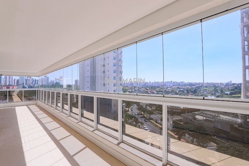 Apartamento no Ed. La Torre disponível para venda