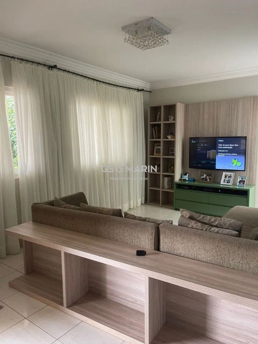 Venda de Casa em Londrina-PR, bairro Aeroporto