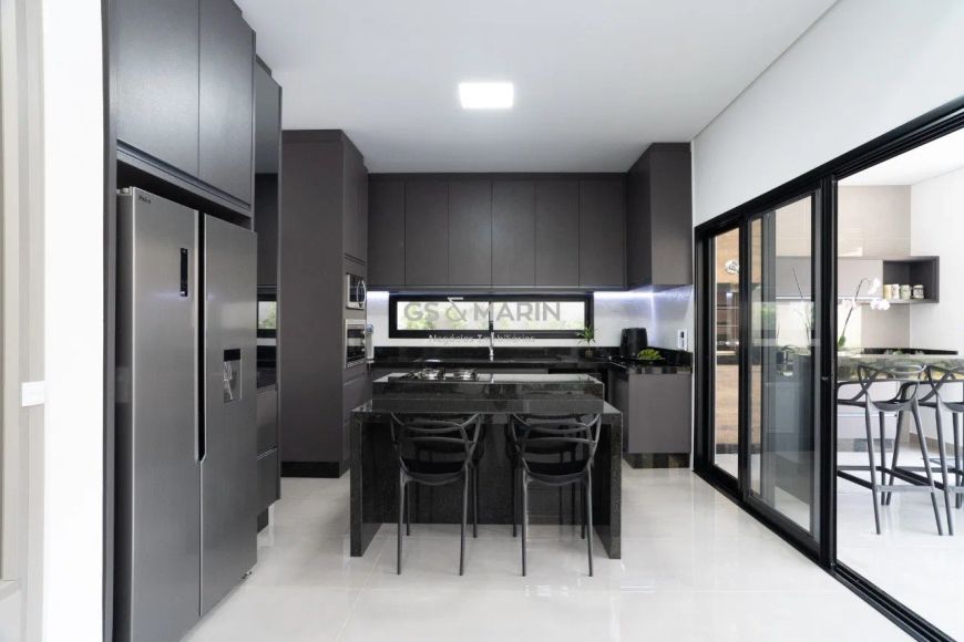 Venda de Casa em Londrina-PR, bairro Mediterrâneo e 510m² Área Terreno