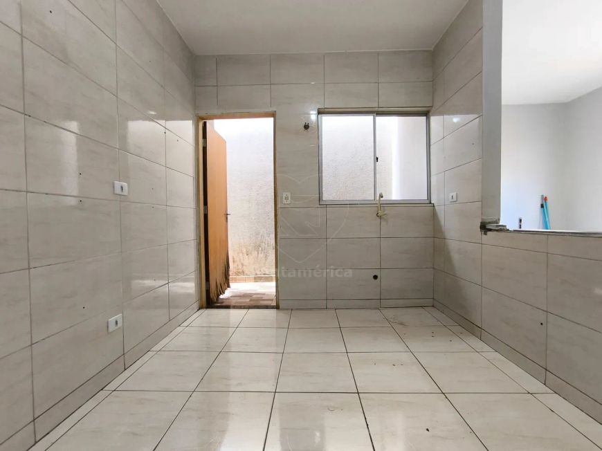 Casa Geminada à Venda com 2 Quartos na Região Norte de Londrina