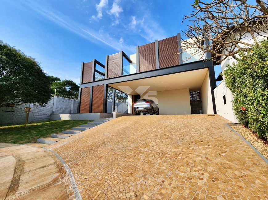 Pitanguá - PITANGUÁ - Casa à venda na zona sul com 3 suítes, piscina e 742m2 de terreno