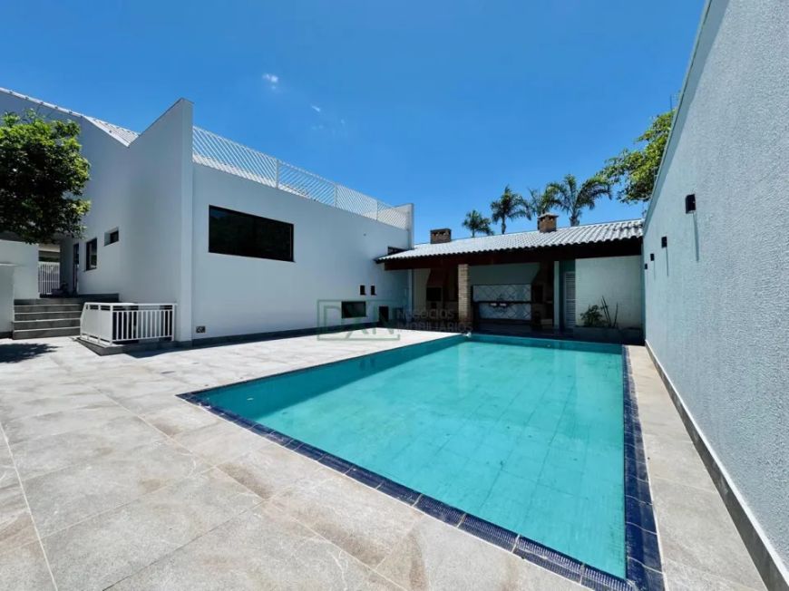 CASA ASSOBRADADA DE ALTO PADRÃO COM 3 SUÍTES EM LONDRINA