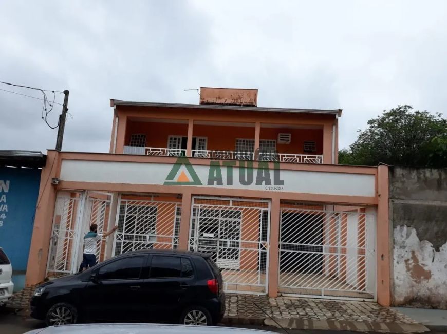Sobrado residencial e salão comercial com 03 suítes na região Leste de Londrina