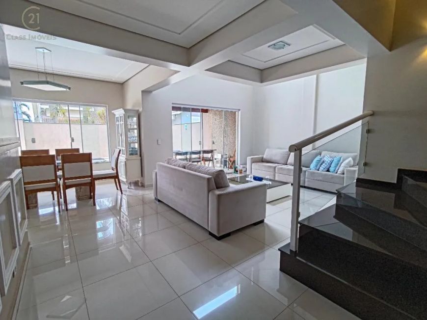 Casa à venda em Londrina, Operária, com 4 quartos, com 265 m², Golden Park