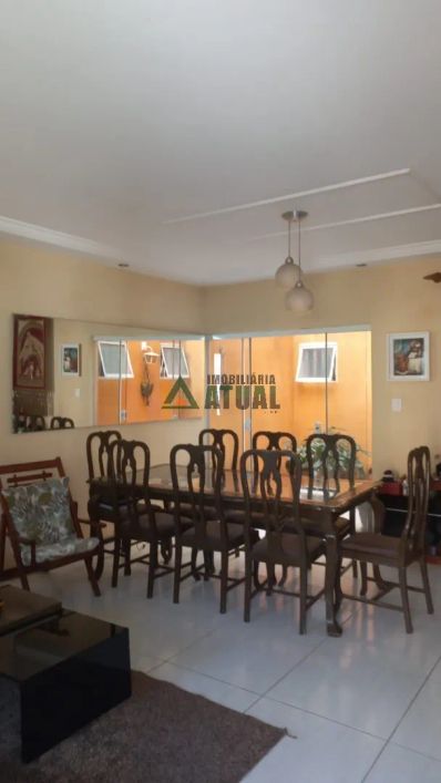 Casa com 03 quartos sendo 01 suíte na região Leste de Londrina