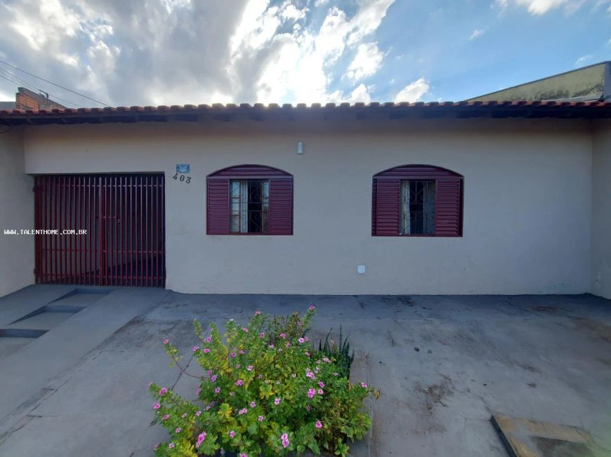 Casa para Venda em Londrina, Conjunto Parigot de Souza 1, 4 dormitórios, 2 banheiros, 3 vagas