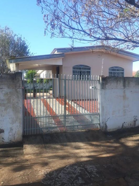 Casa com 03 quartos na região Leste de Londrina