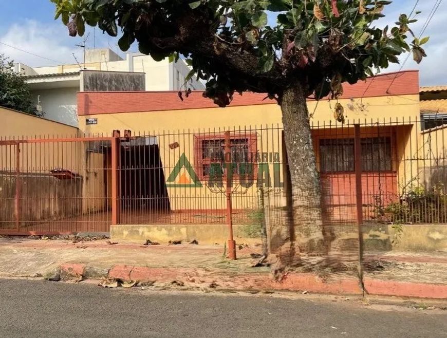Casa com 03 quartos na região Leste de Londrina