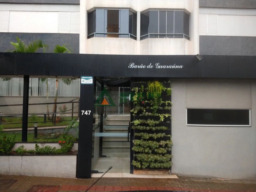 Apartamento com 3 dormitórios sendo 1 suíte na região Central de Londrina
