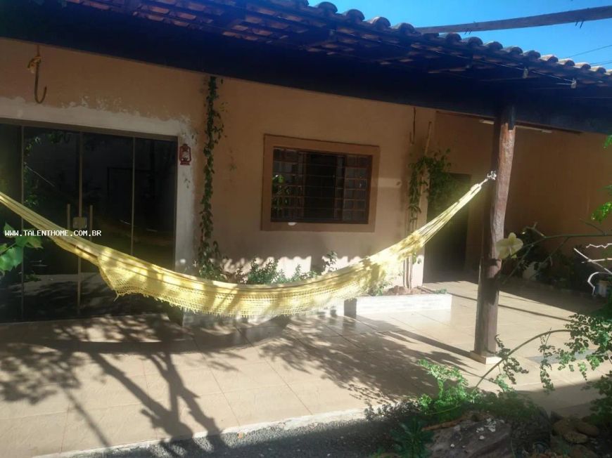 Casa para Venda em Londrina, Residencial Loris Sahyun, 3 dormitórios, 1 suíte, 3 banheiros, 3 vagas