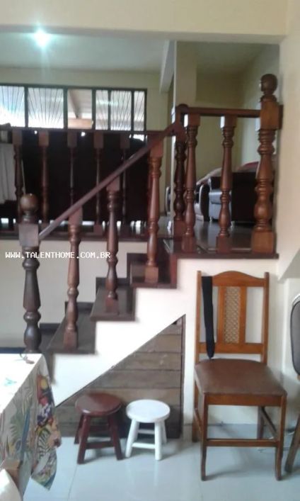 Casa para Venda em Londrina, Interlagos, 5 dormitórios, 1 suíte, 5 banheiros, 3 vagas