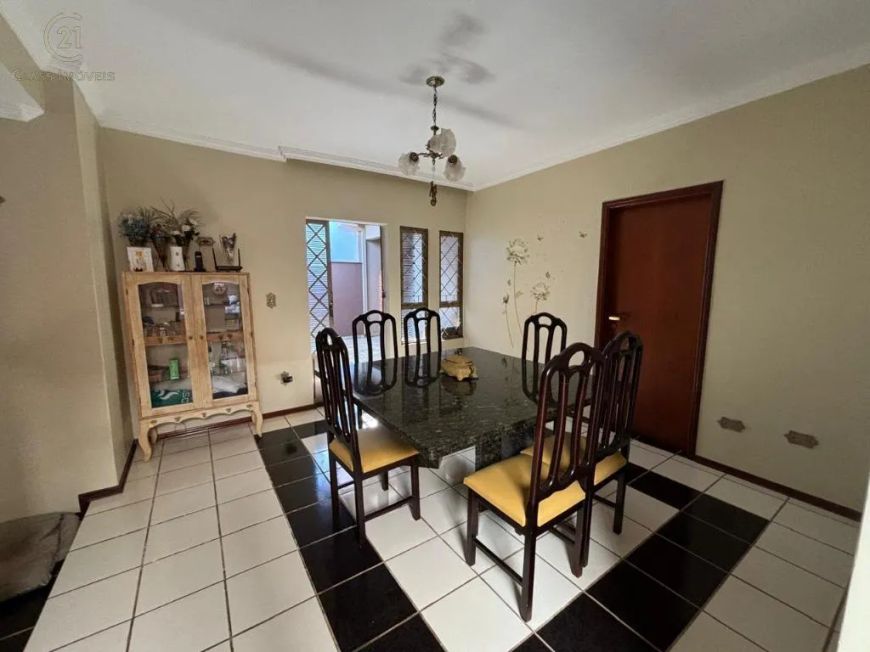 Casa à venda em Londrina, Lago Parque, com 4 suítes, com 250 m²
