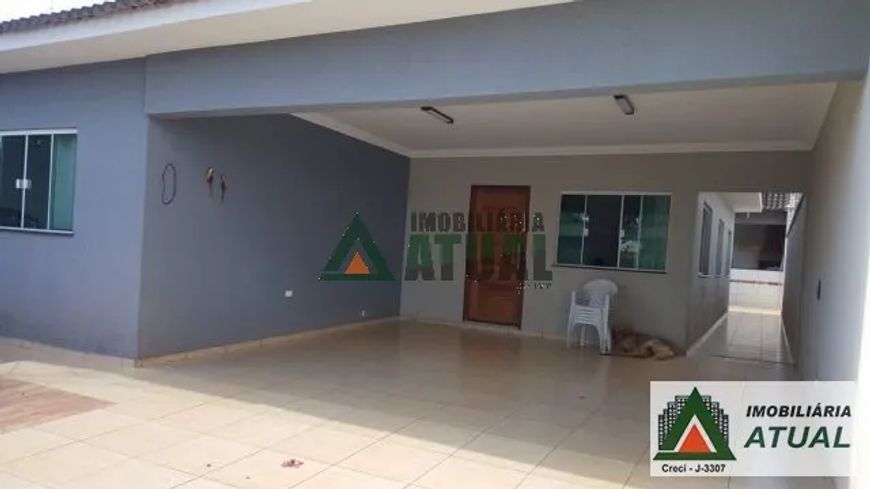 Casa bem conservada com 03 quartos, sendo 01 suíte com hidro na região Leste de Londrina