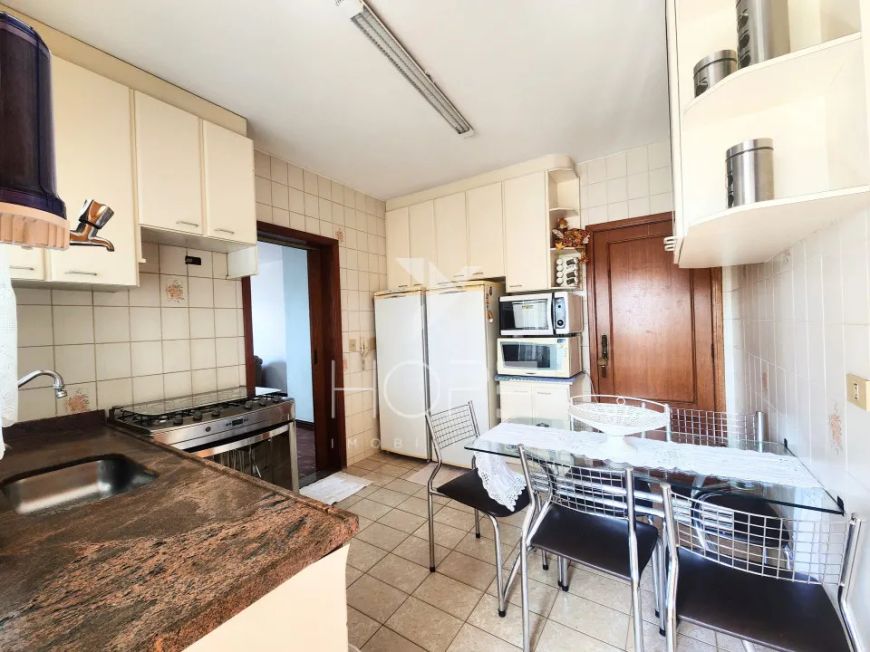 Apartamento à Venda no Centro, Londrina, PR - 3 Quartos (sendo 1 suíte)