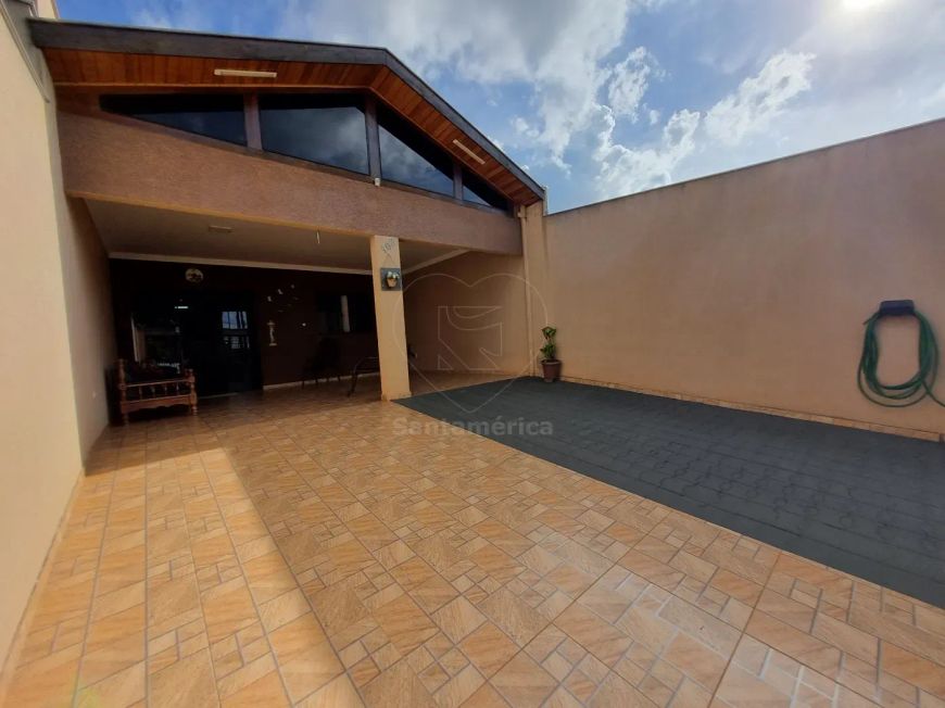 Casa à venda com 2 dormitórios sendo 1 suíte em Londrina!