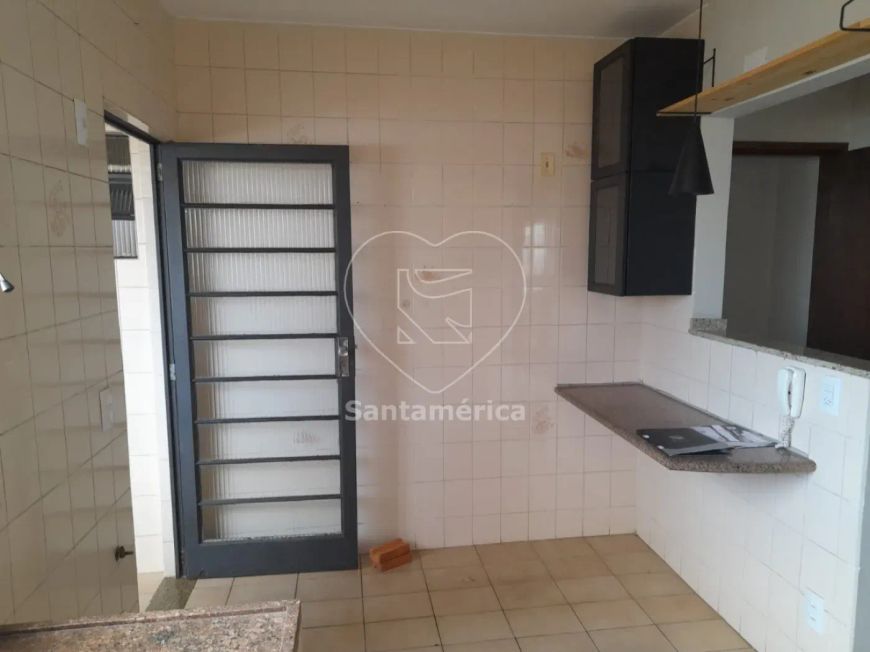 Apartamento no Edifício Villa Lobos, região central da cidade.