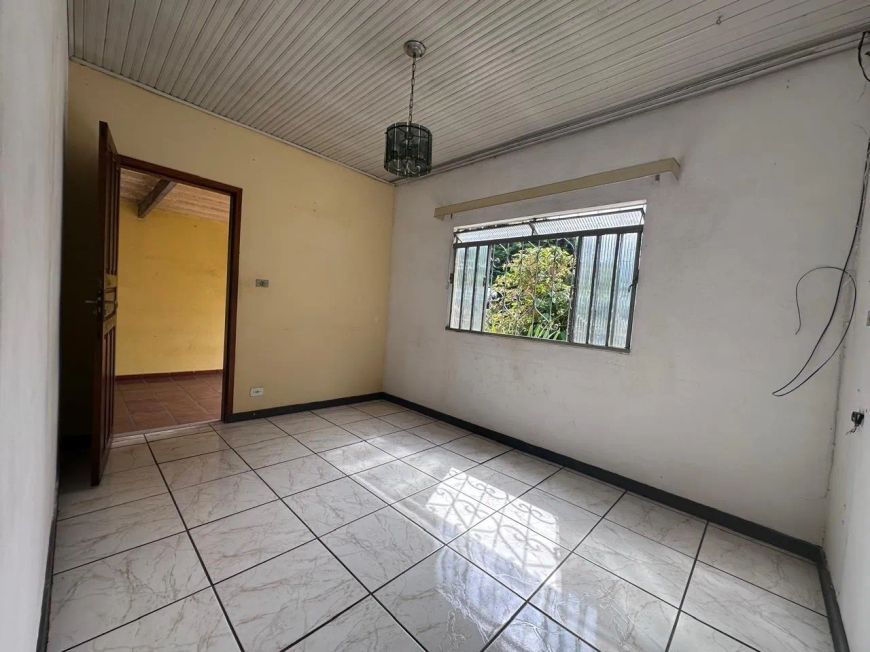 CASA PRÓXIMO A AV. INGLATERRA