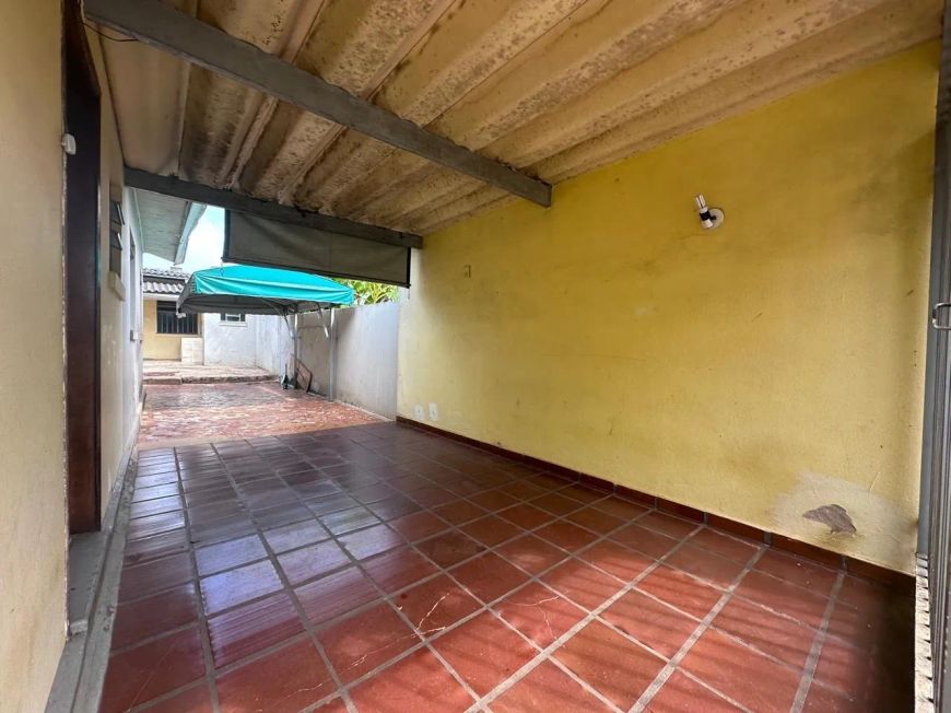 CASA PRÓXIMO A AV. INGLATERRA