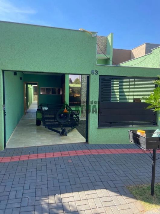 Casa geminada com 03 quartos, sendo 01 suíte, na região Sul de Londrina