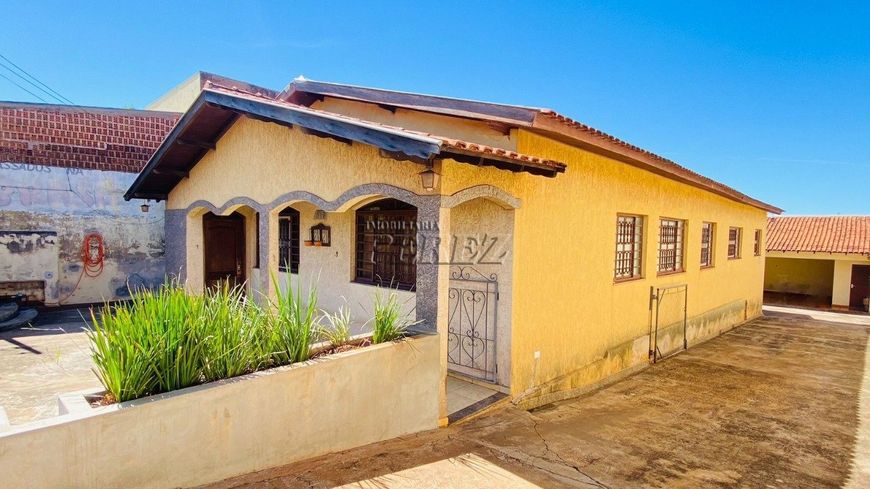 Casa a venda na avenida Salgado Filho, jardim California londrina