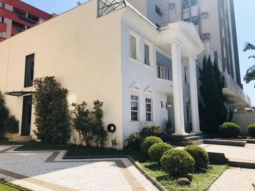 Excelente Sobrado Comercial, localizado no Bairro Caiçaras, em frente a Prefeitura e Fórum.