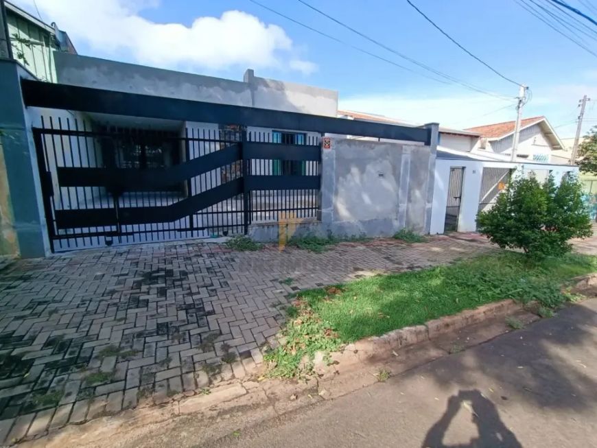 Casa a venda no bairro Shangrila - B