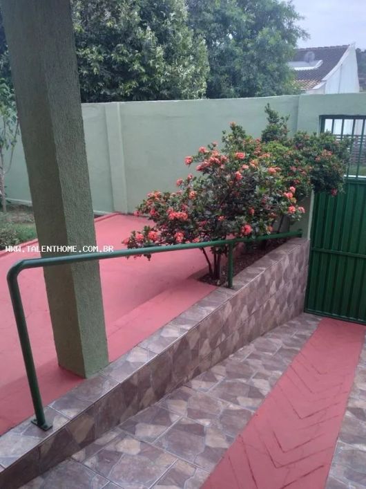 Casa para Venda em Londrina, Parque Residencial Liberdade, 2 dormitórios, 1 banheiro, 2 vagas