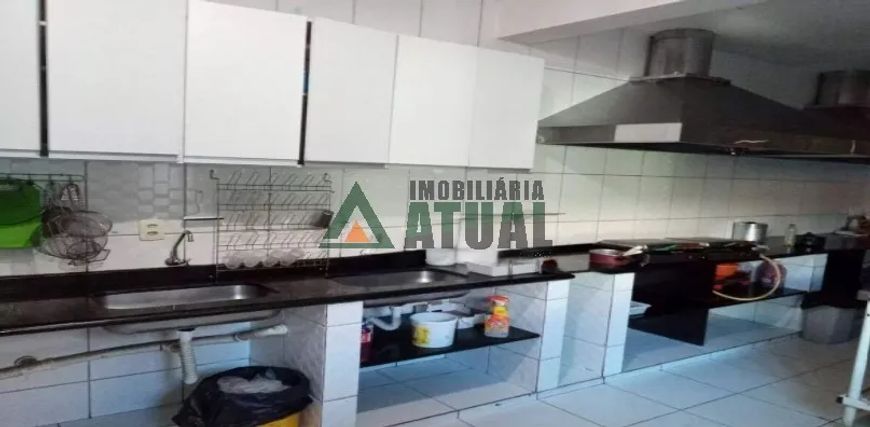 Imóvel com salão comercial com área total de 161m² e casa aos fundos na região Sul de Londrina