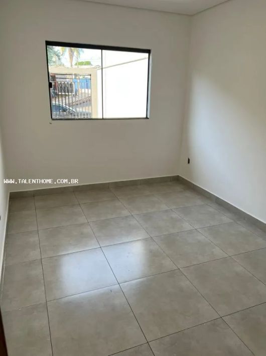 Casa para Venda em Londrina, Leonor, 2 dormitórios, 1 banheiro, 1 vaga