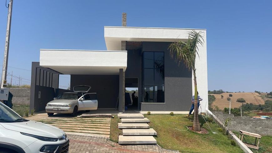 CASA TÉRREA EM CONDOMÍNIO FECHADO PARQUE TAUÁ ARAGUARI