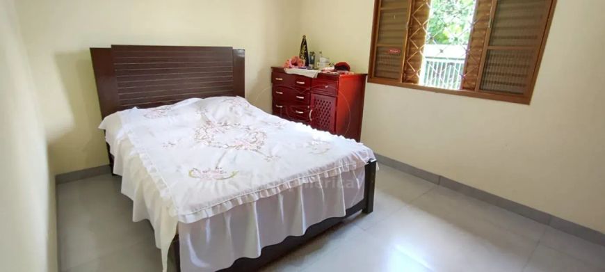 Casa à venda com 3 Dormitórios na região Oeste de Londrina.