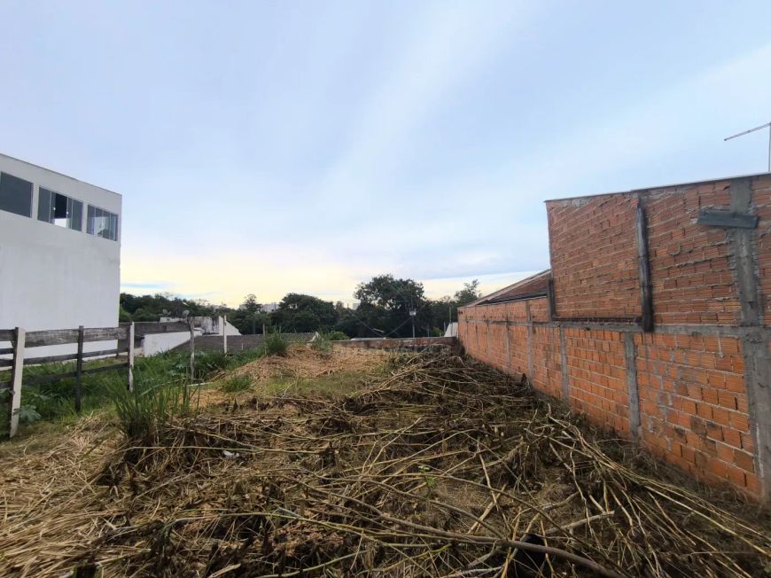 Terreno com 200m² à venda na Região Leste de Londrina