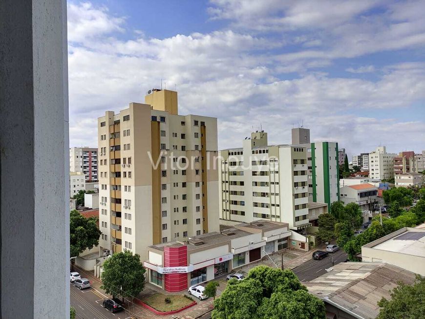 Apartamento para venda possui 239 metros quadrados com 4 quartos em Centro - Londrina - PR