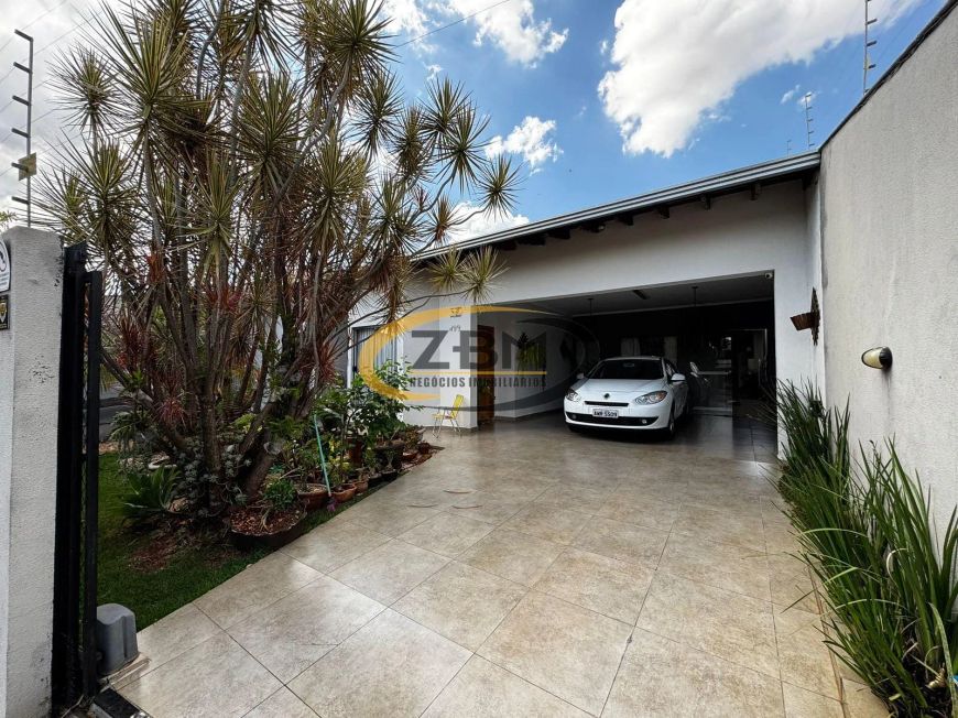 Casa à venda, 03 quartos (01 suíte), Jardim, Quintal com churrasqueira, 175 m² util, Jd Alpes, Lond