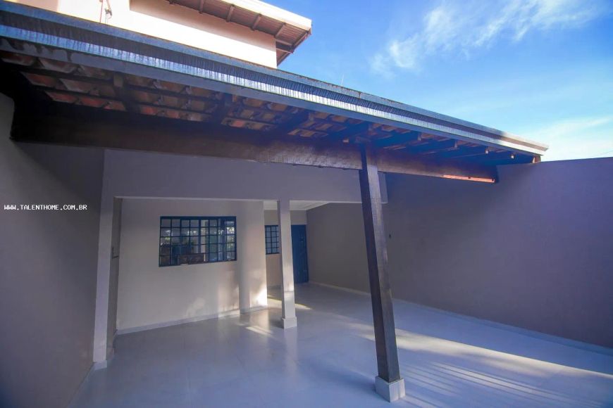 Casa para Venda em Londrina, Conjunto Café, 4 dormitórios, 1 suíte, 3 banheiros, 2 vagas