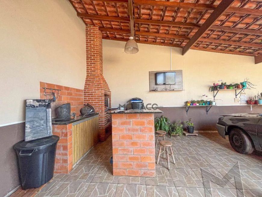 A Imobiliária Mônaco oferece ampla e confortável casa no Jardim Gávea