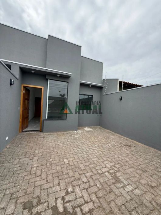 Casa com 3 dormitórios, sendo 1 suíte na região Leste de Londrina