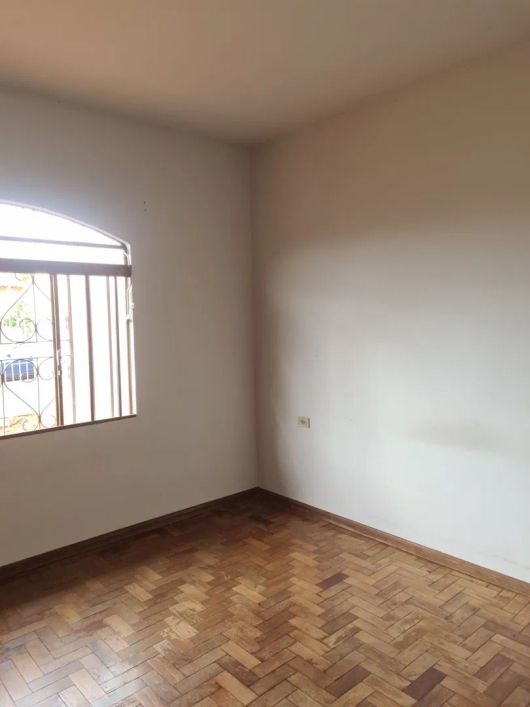 Casa com 02 quartos na região Sul de Londrina
