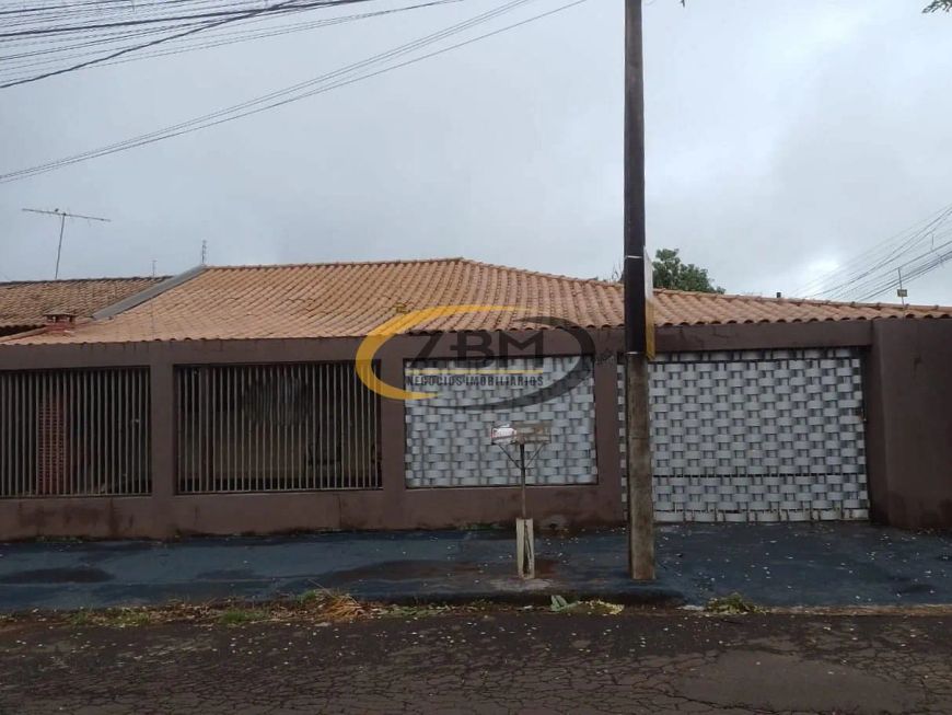 Casa à Venda, 03 Quartos (01 suíte), Garagem para 02 Carros, Churrasqueira, 150 m² Área Útil, Jardi
