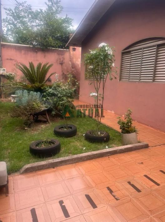 Casa com 03 quartos na região Central de Londrina