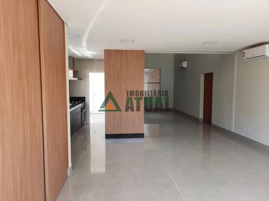 Casa em condomínio, com 03 suítes na região Sul de Londrina