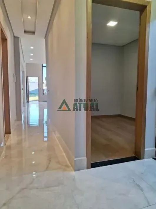 Casa em condomínio com 03 quartos, sendo 01 suíte na região Norte de Londrina