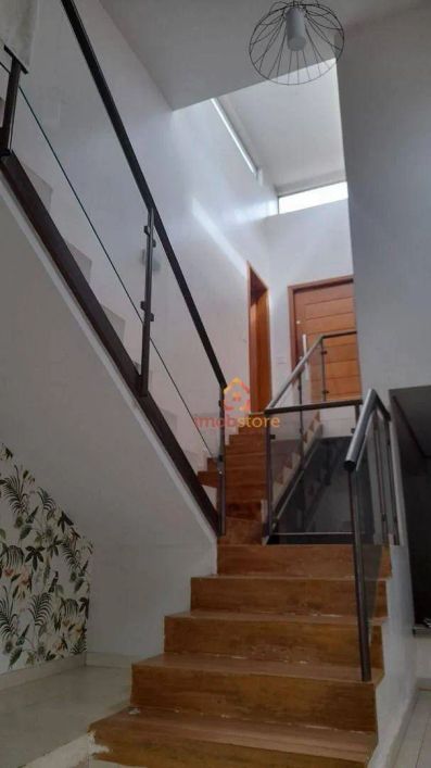 Belíssima casa com 4 Dormitórios e piscina à Venda em Jardim Novo Sabará, 234m² – R$ 685.000!