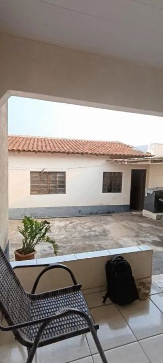 Casa para Venda em Londrina, Conjunto Café, 4 dormitórios, 1 suíte, 1 banheiro, 2 vagas
