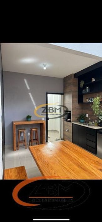 Casa à venda, 2 Quartos (01 suite), Churrasqueira, 2 Vagas, 150M² total, Colúmbia, Londrina - PR