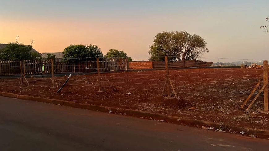 Terreno limpo plano com 360m² na região Leste de Londrina
