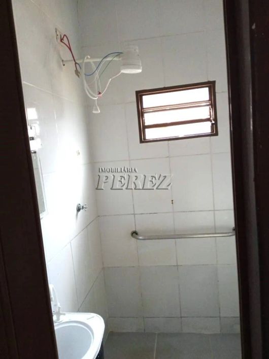 Casa com dependência a venda na rua Da Violetas, no parque Ouro Branco.
